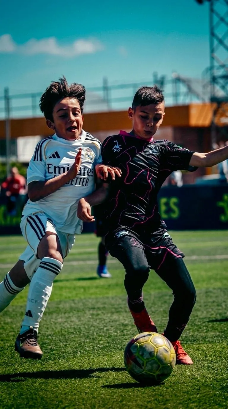 Nathan v súboji s hráčom Realu Madrid